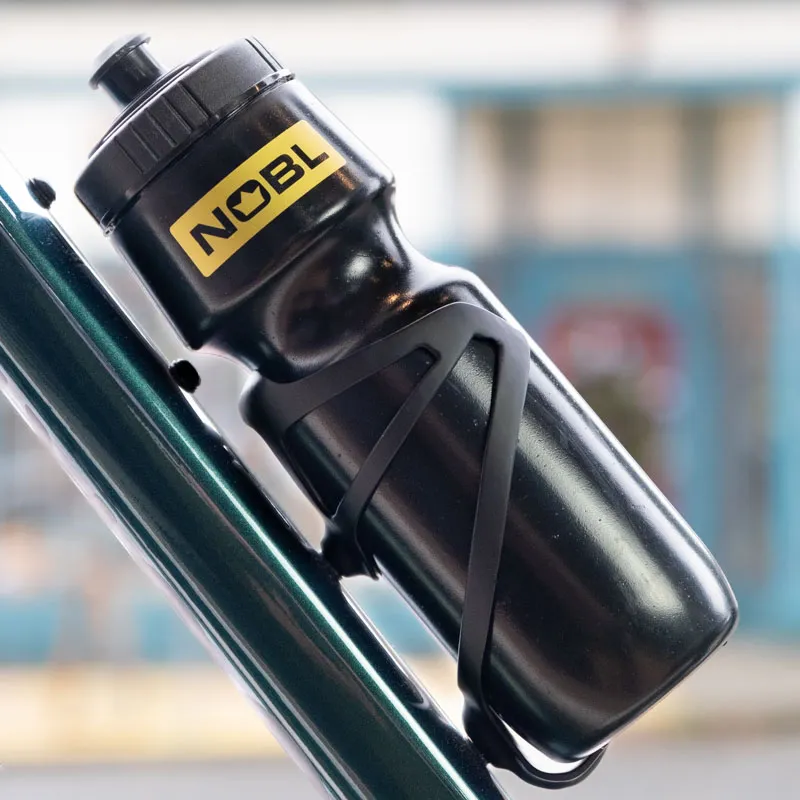 NOBL-WATERBOTTLE-THUMBNAIL-06.webp
