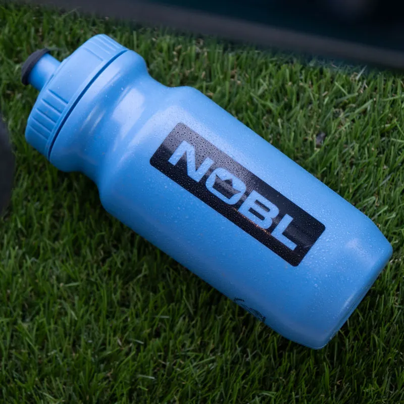 NOBL-WATERBOTTLE-THUMBNAIL-05.webp